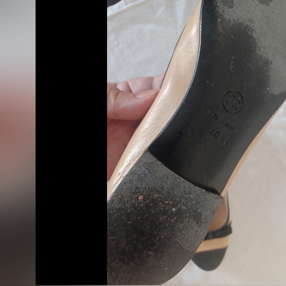 Chanel Shoe Size 40 beige & Black Leather Almond Toe Interlocking CC flat Shoes - Picture 7 of 12